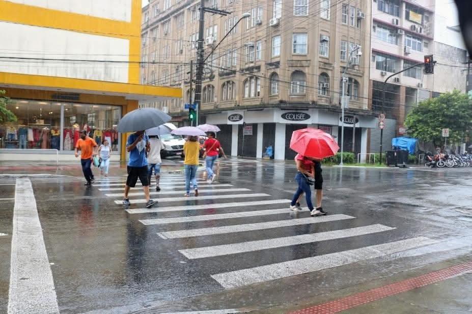 Inmet alerta para risco de tempestades na Baixada Santista.