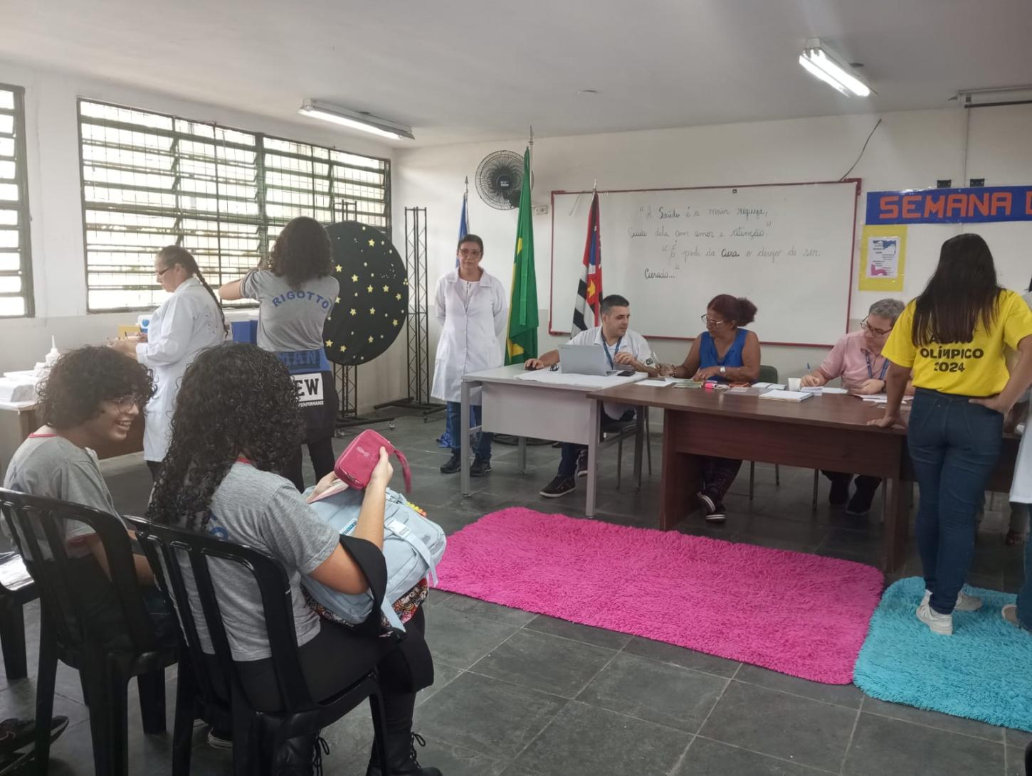 Prefeitura vacina 43 alunos contra a dengue na E.E Professor Waldemar da Silva Rigotto