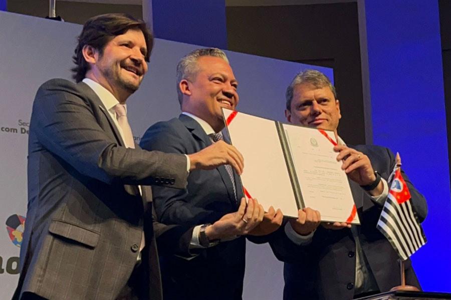 Deputado da região lança cartilha especializada para pessoas com TEA.