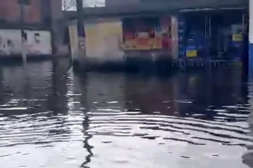 Chuva causa alagamentos e transtornos em São Vicente