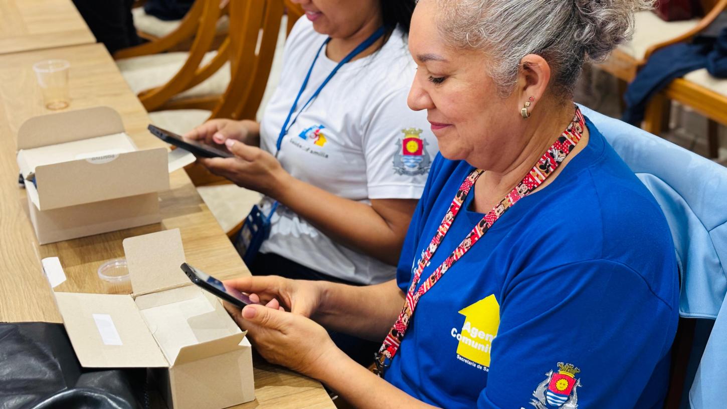 Agentes comunitários de Saúde recebem 40 tablets em Guarujá