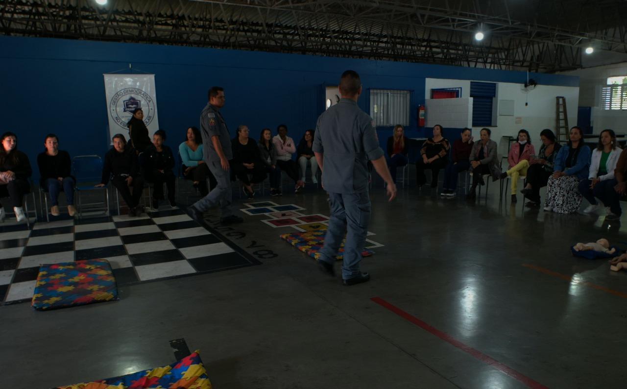 Educadores de creches municipais participam de capacitação sobre primeiros socorros