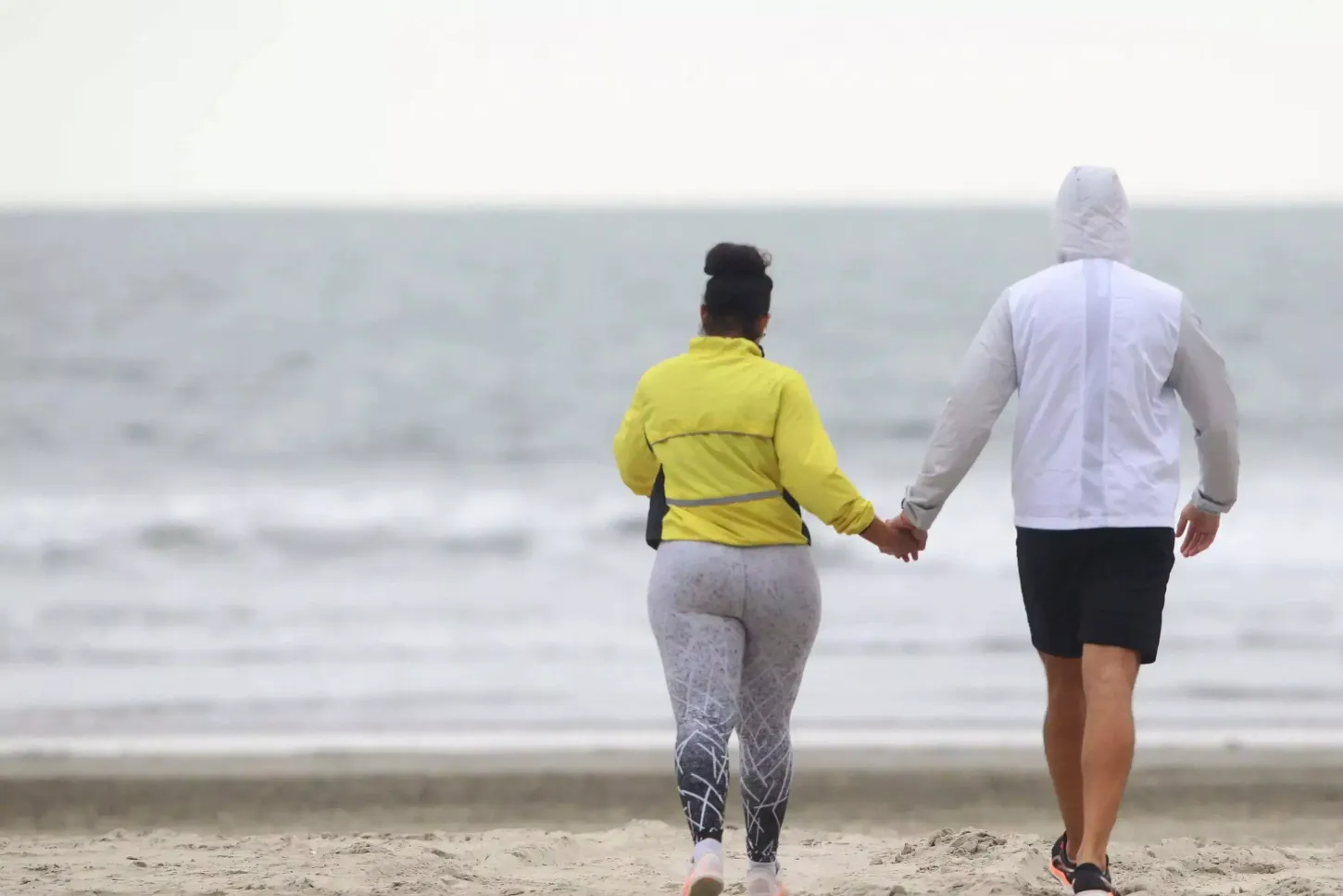 Nova onda de frio chega ao litoral de São Paulo com chuva e derruba temperaturas nos próximos dias