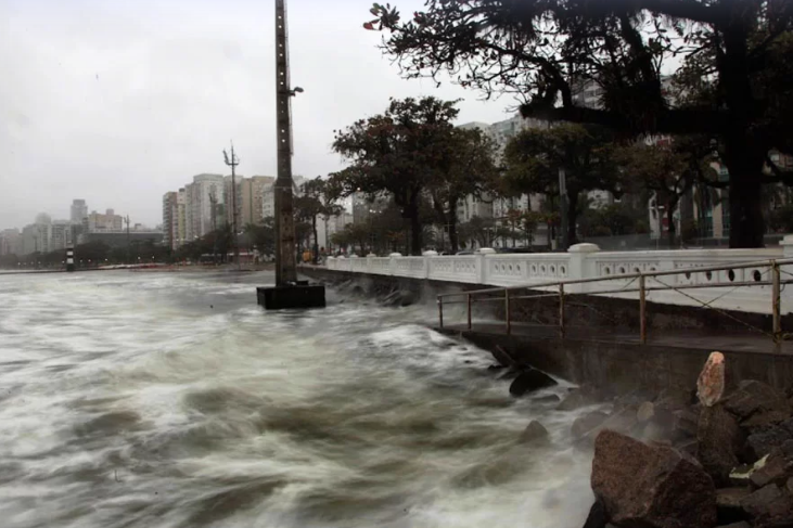 Defesa Civil emite alerta de nova frente fria na Baixada Santista com mínimas de 11ºC
