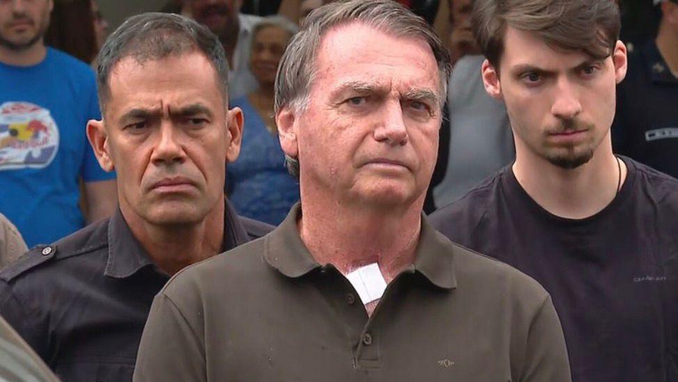 Em prisão domiciliar, Jair Bolsonaro tem crise de pressão e vai a hospital em Brasília