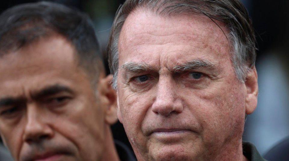 Laudo de Bolsonaro aponta câncer, mas lesões foram retiradas e não há necessidade de tratamento adicional, diz médico