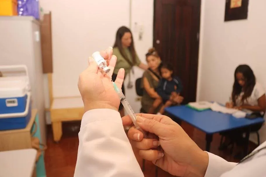 Santos realiza Dia D de vacinação com sete postos no sábado