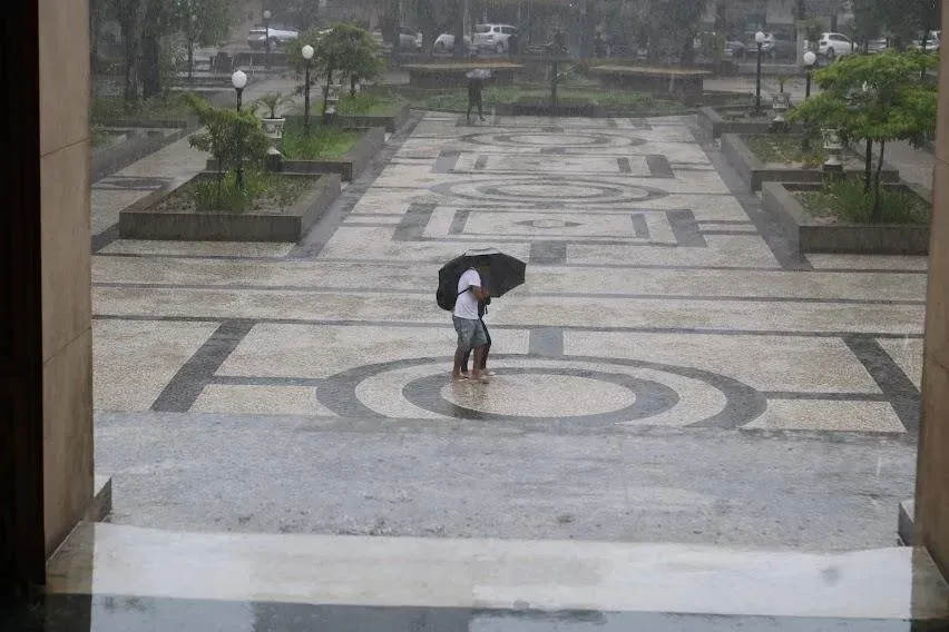 Baixada Santista terá chuva intensa e queda de temperatura com chegada de nova frente fria