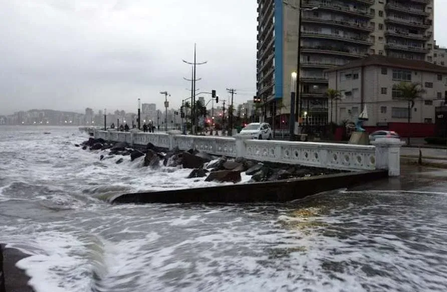 Baixada Santista terá mar agitado e ondas acima de 2 metros, alerta NPH-Unisanta