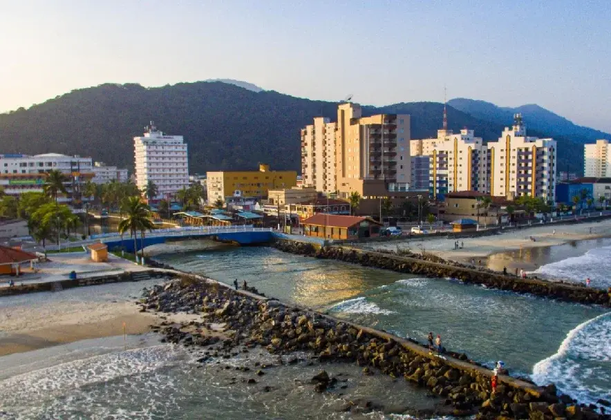 Baixada Santista tem maioria das praias impróprias para banho nesta semana