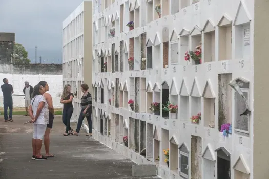 Cemitérios da Baixada Santista têm programação especial no Dia de Finados