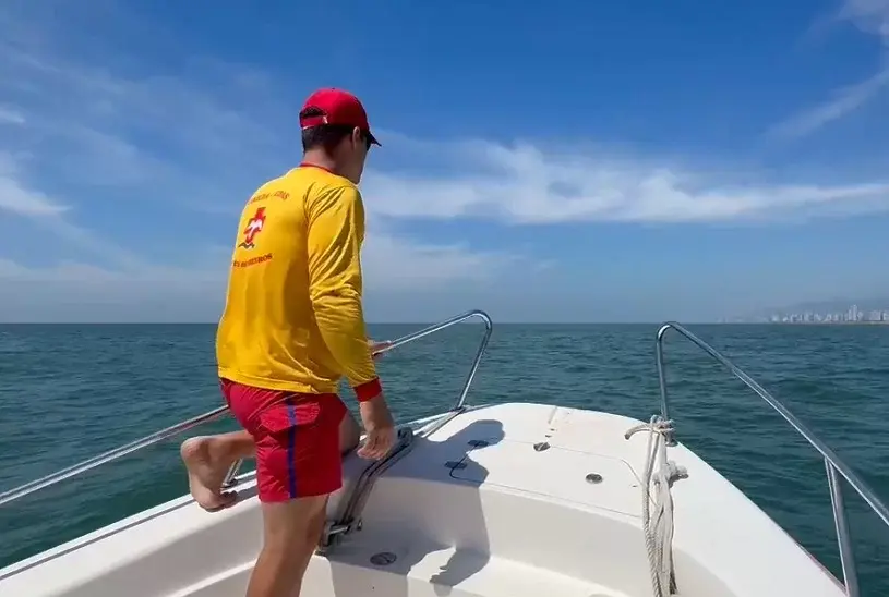 Mais de 60 banhistas são salvos no início do feriado prolongado na Baixada Santista