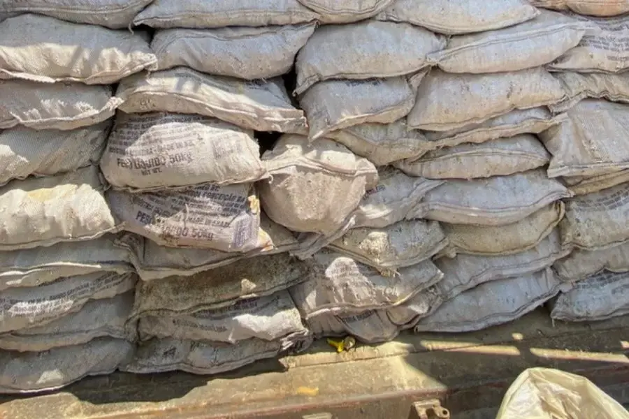 Receita Federal barra exportação ilegal de 670 toneladas de quartzo no Porto de Santos