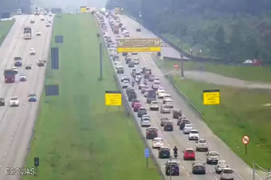 Anchieta e Imigrantes registram congestionamento e trechos de lentidão