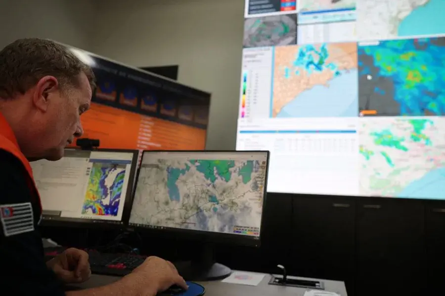 Defesa Civil alerta para possibilidade de temporal e rajadas de vento de até 90 km/h na Baixada