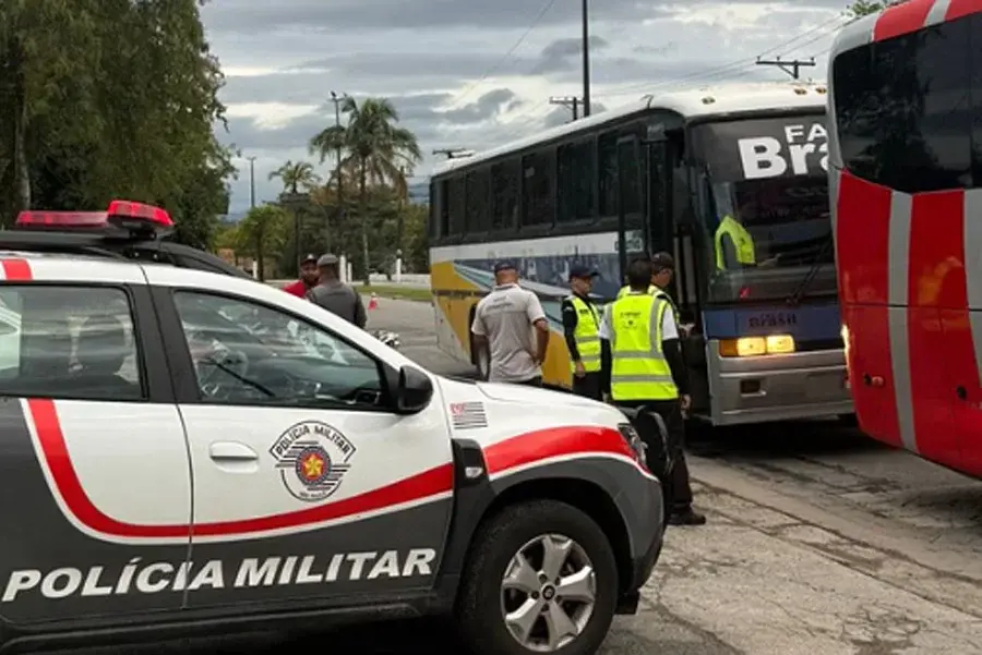 Guarujá suspende entrada de ônibus e vans de turismo para evitar 'colapso' no Réveillon
