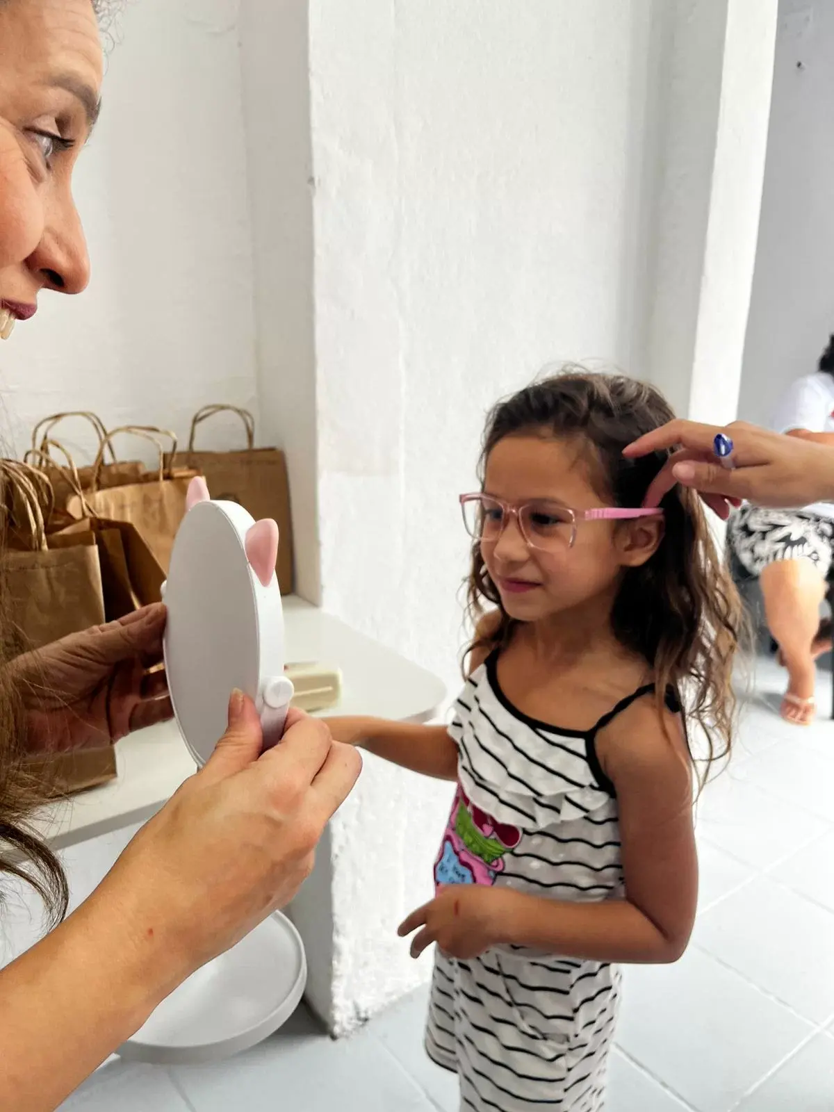 Projeto oferece consultas oftalmológicas e óculos gratuitos para crianças em Guarujá