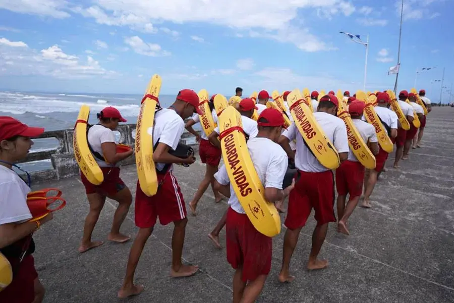 Reforço no efetivo de guarda-vidas amplia segurança nas praias de Mongaguá