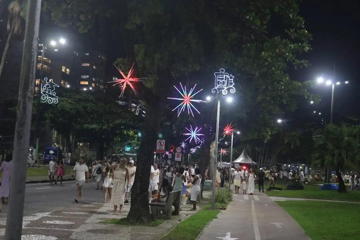Réveillon em Santos terá ampliação do horário de quiosques e comércio ambulante