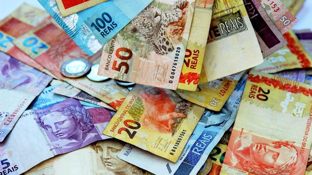 Segunda parcela do 13º salário deve ser paga até sexta-feira (19)