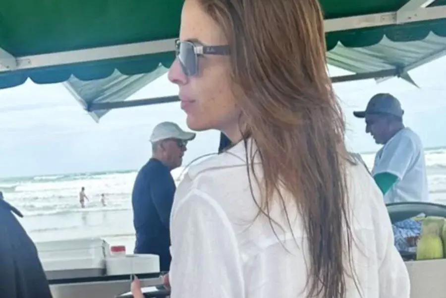 Suzane von Richthofen é flagrada na praia e em supermercado de Bertioga; VÍDEO