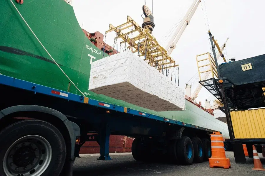 Suzano bate 5,5 milhões de toneladas de celulose exportadas nos seus terminais de Santos