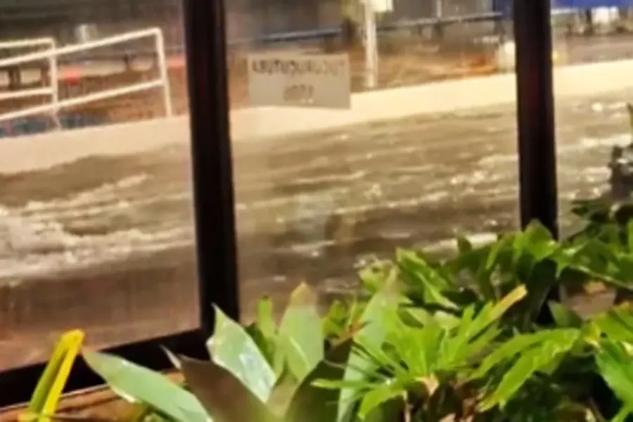 Fortes chuvas atingem a Baixada Santista na primeira noite do ano; VÍDEO