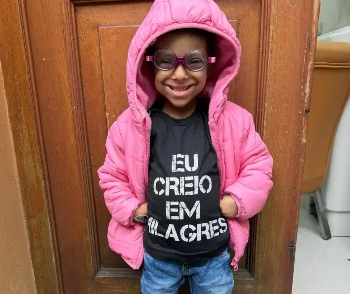 Mãe promove rifa solidária para ajudar filha de 5 anos em tratamento contra a leucemia