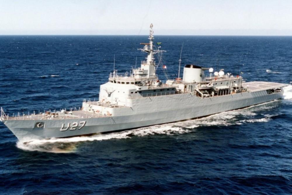 Navio da Marinha é aberto para visitação pública no Porto de Santos