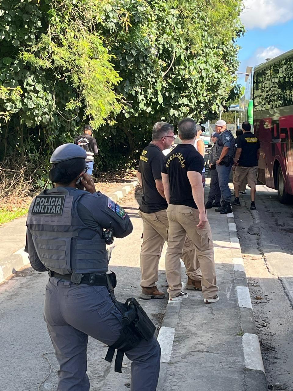 Operação Controle coibiu entrada de ônibus e vans para turismo de um dia no fim do ano