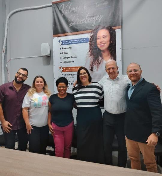 Reunião com clínicas de saúde mental planeja estratégias para o ano letivo de 2026