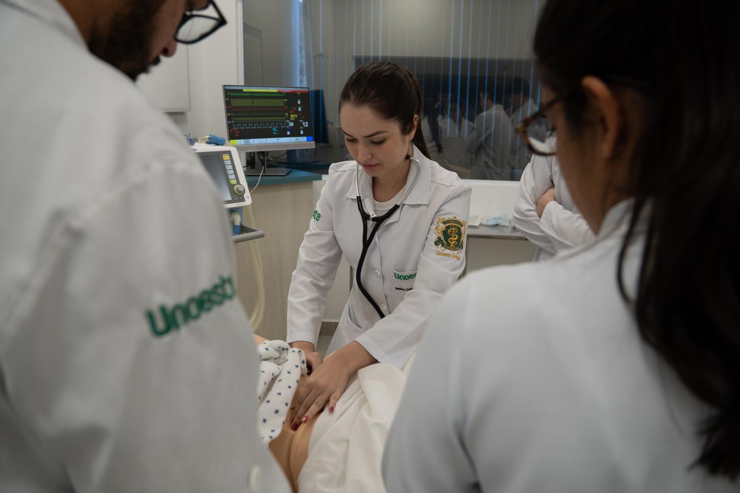 Unoeste Guarujá abre vagas de transferência para Medicina