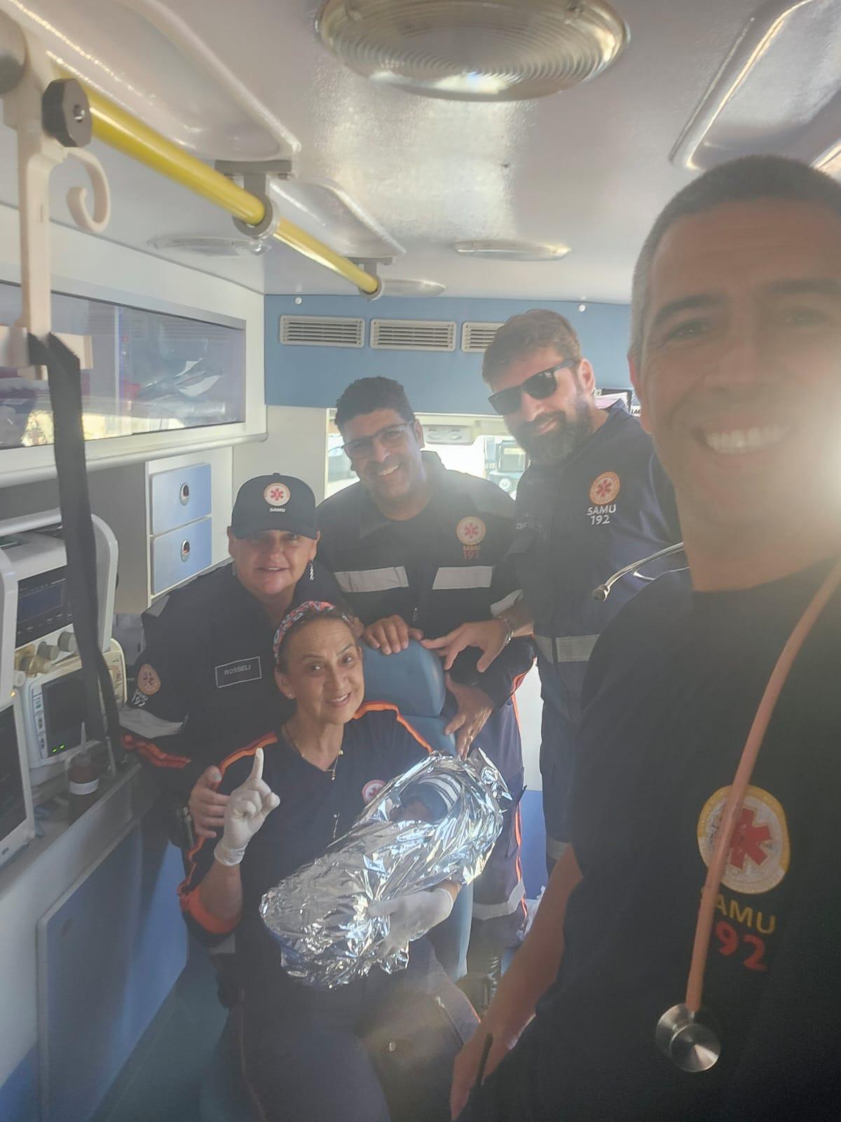 Equipe do Samu Guarujá auxilia em nascimento de bebê em residência