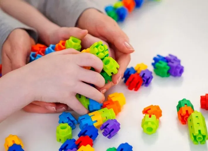 Estudo alerta para alto risco de afogamento em crianças com autismo