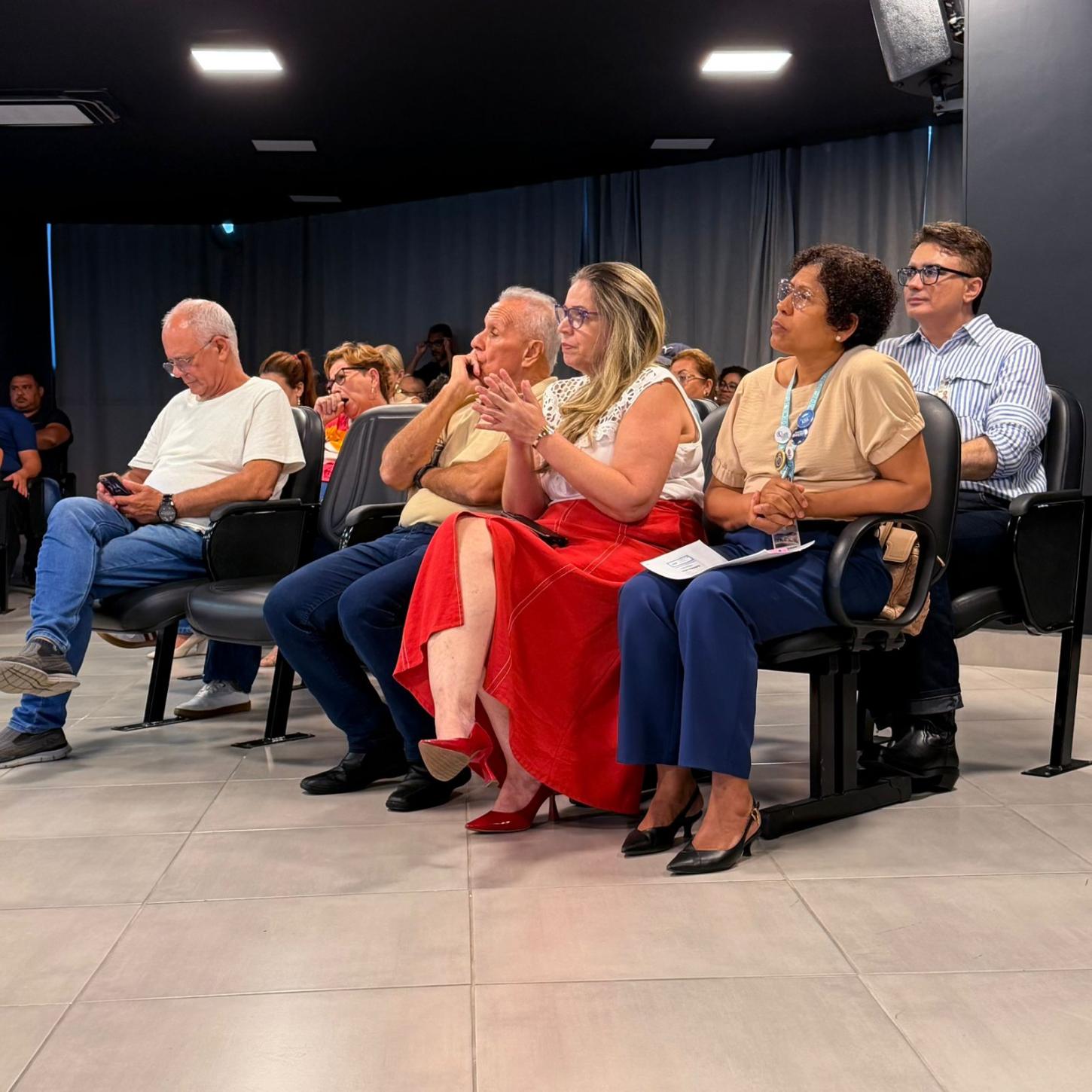 Profissionais da saúde participam de capacitação sobre prevenção a arboviroses em Guarujá