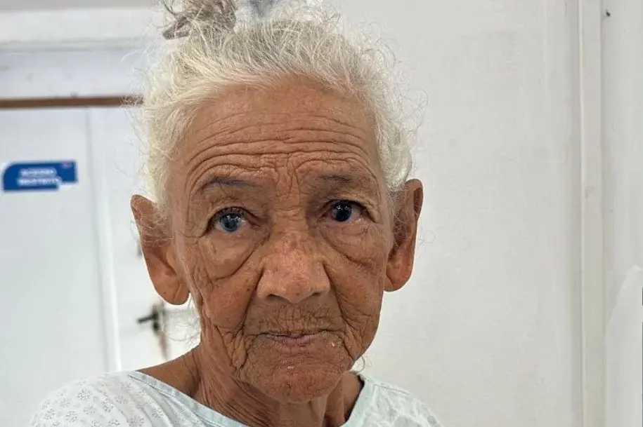 Pronto-Socorro do Humaitá procura familiares de idosa que se perdeu de filho e nora em ônibus