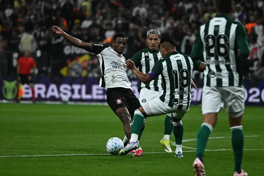 Coritiba ofusca apresentação de Lingard e vence o Corinthians em Itaquera