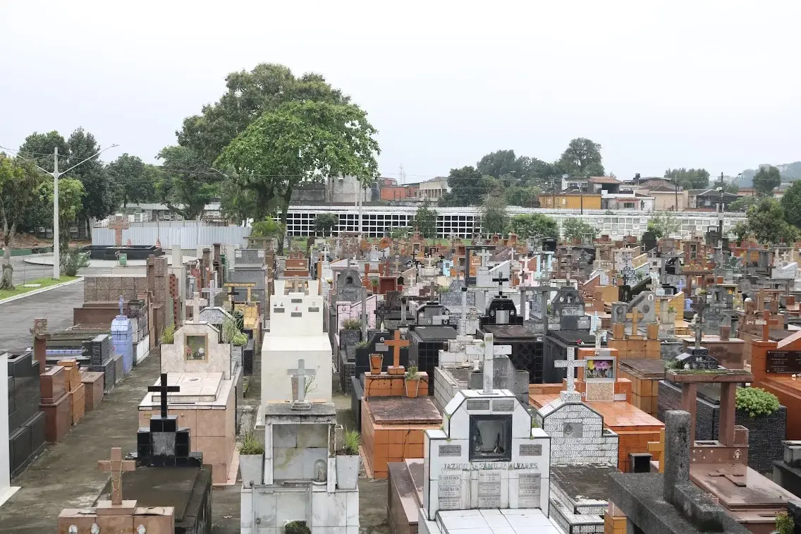 Enterro de pets em cemitérios públicos ganha espaço em Santos e reflete nova relação com animais