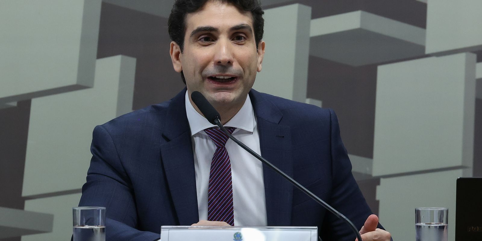 Galípolo afirma que o Brasil está mais resiliente à volatilidade global