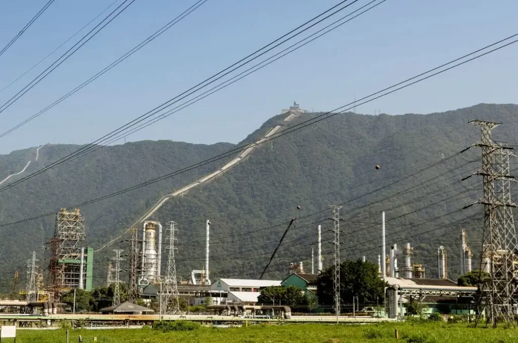 Lei federal amplia redução de impostos para indústria química e fortalece polo de Cubatão