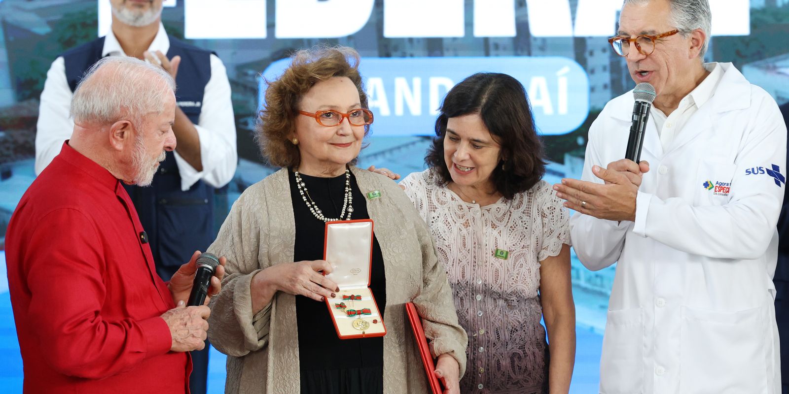 Margareth Dalcolmo é condecorada com a medalha Oswaldo Cruz