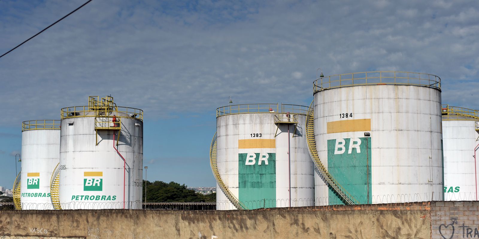 Consumidor é prejudicado pela privatização da BR Distribuidora em cenário de crise