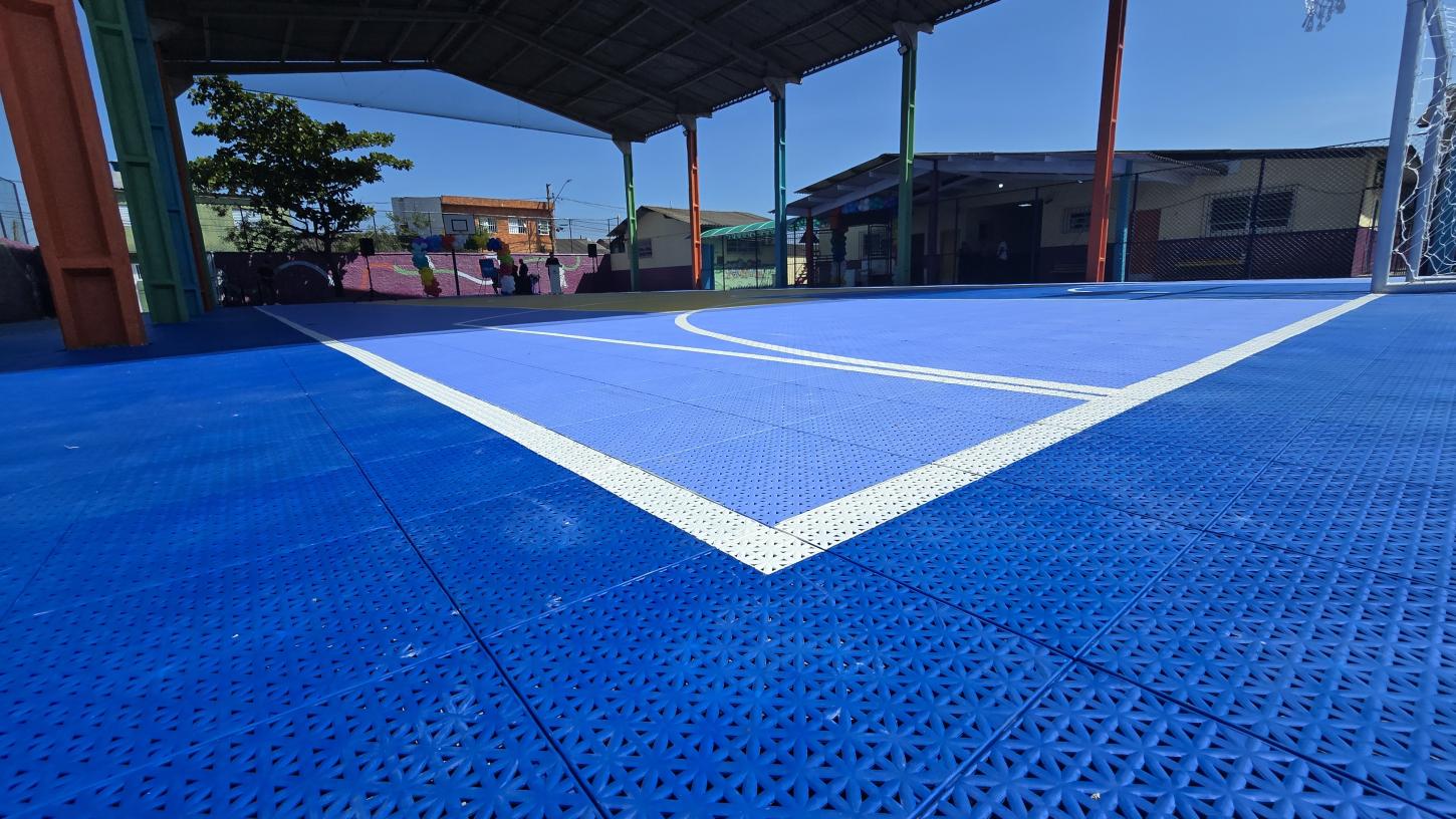 Quase 2 mil alunos são beneficiados com revitalização de quatro quadras em Guarujá