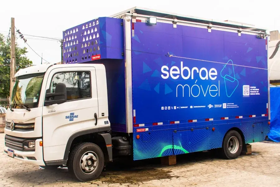 Ação de cidadania leva serviços gratuitos e Sebrae Móvel a Santos