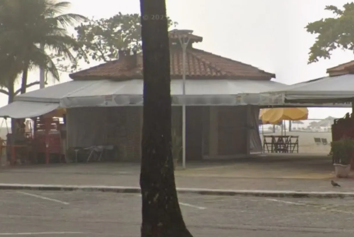 Homem é morto e tem bicicleta levada após dormir em quiosque na orla de São Vicente