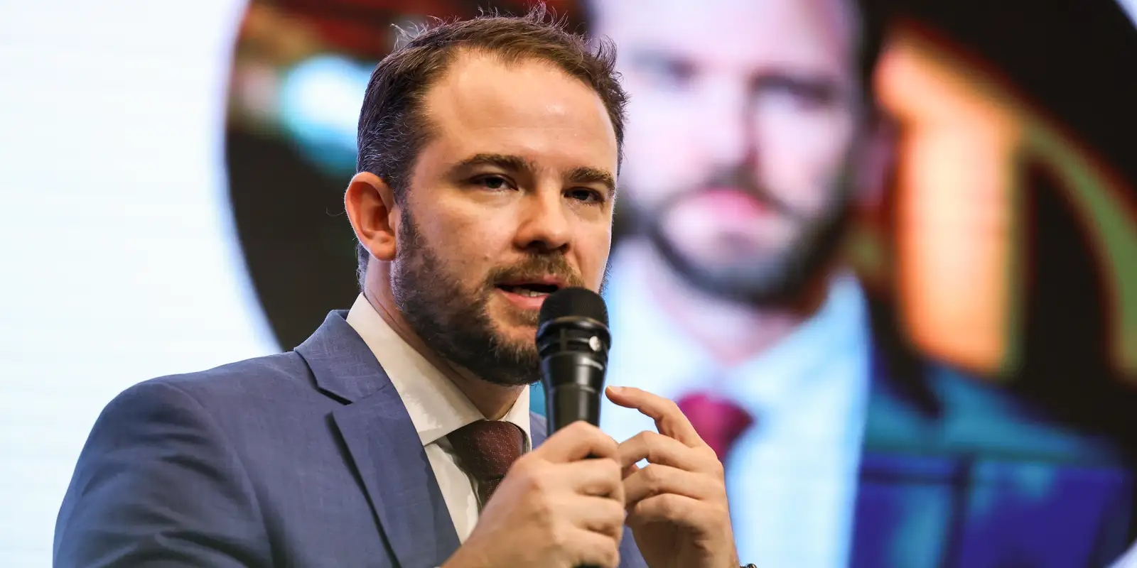 Dario Durigan, ministro da Fazenda, inicia rodada de compromissos internacionais nos EUA e na Europa